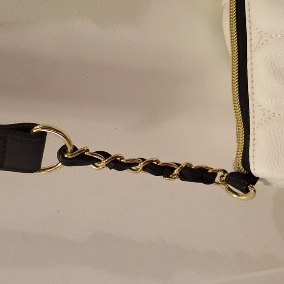 Betsey Johnson White Quilted Heart Crossbody Purse - Picture 7 of 9